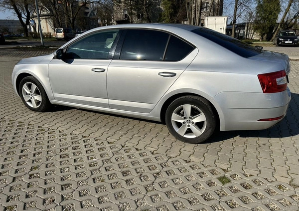 Skoda Octavia cena 52000 przebieg: 154000, rok produkcji 2017 z Czeladź małe 106